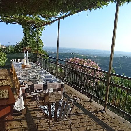Casa Vacanza Il Colle Del Vento Calosso المظهر الخارجي الصورة