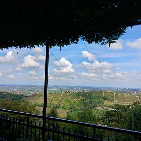 Casa Vacanza Il Colle Del Vento Calosso المظهر الخارجي الصورة