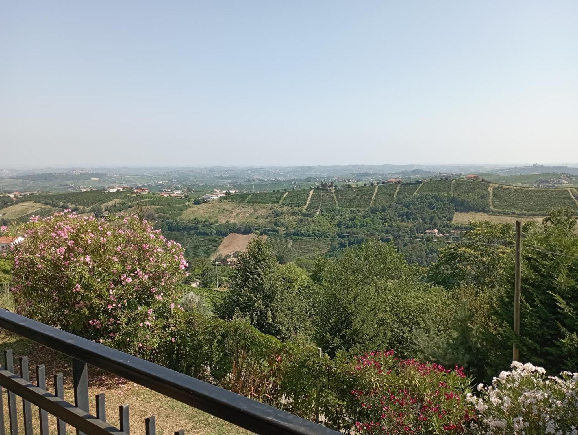 Casa Vacanza Il Colle Del Vento Calosso المظهر الخارجي الصورة