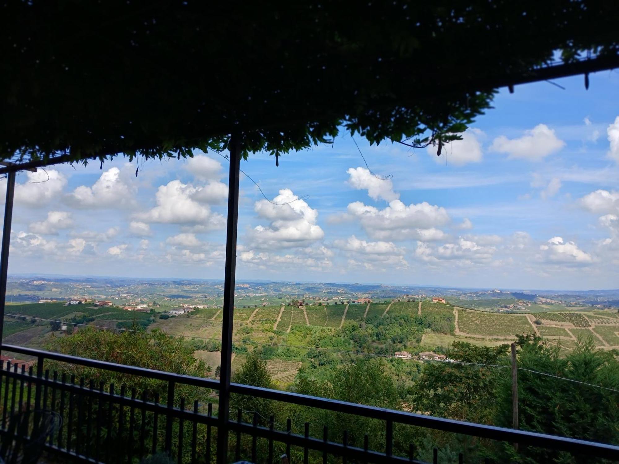 Casa Vacanza Il Colle Del Vento Calosso المظهر الخارجي الصورة